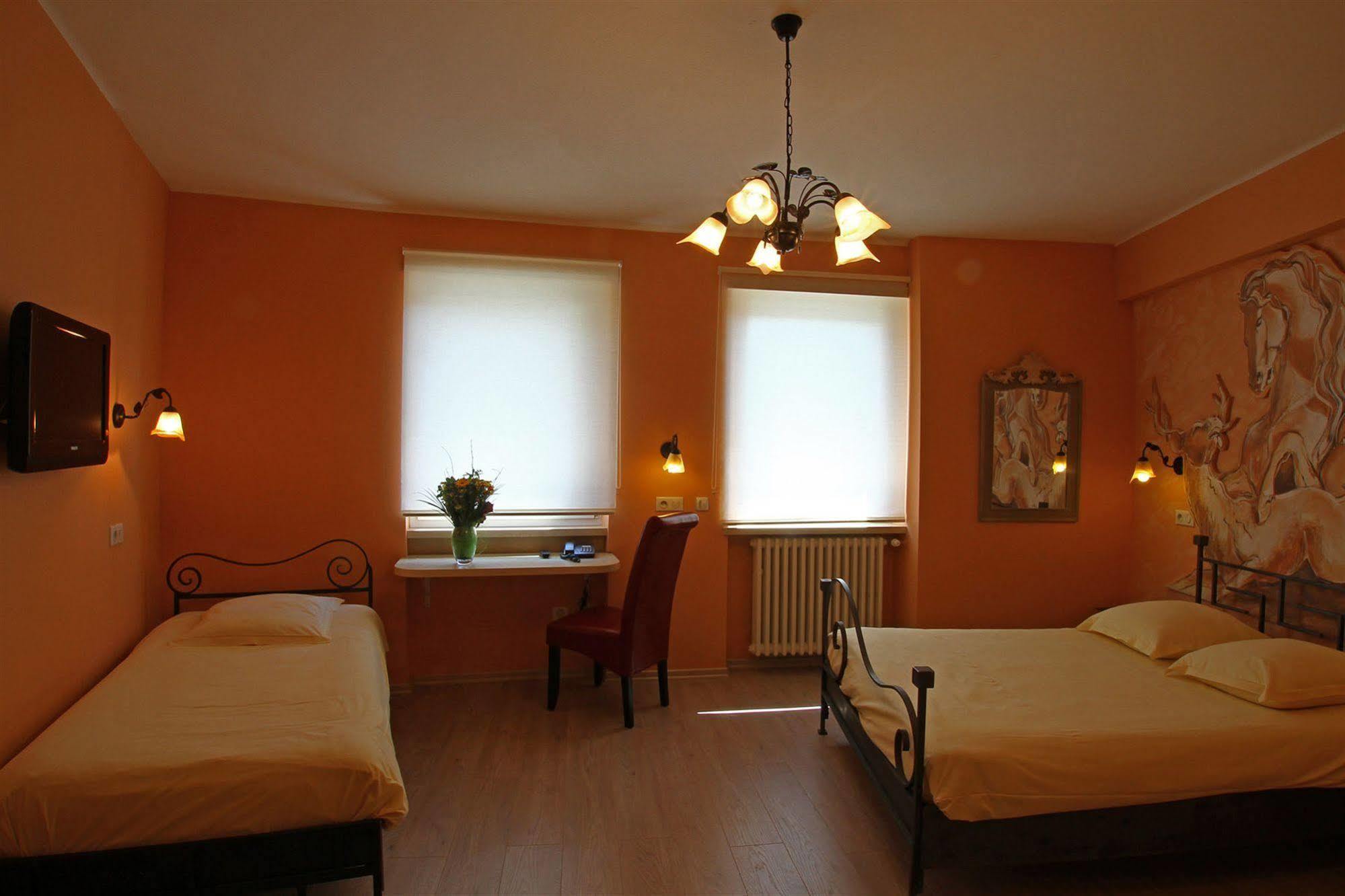 Hotel Champ Alsace Haguenau Esterno foto