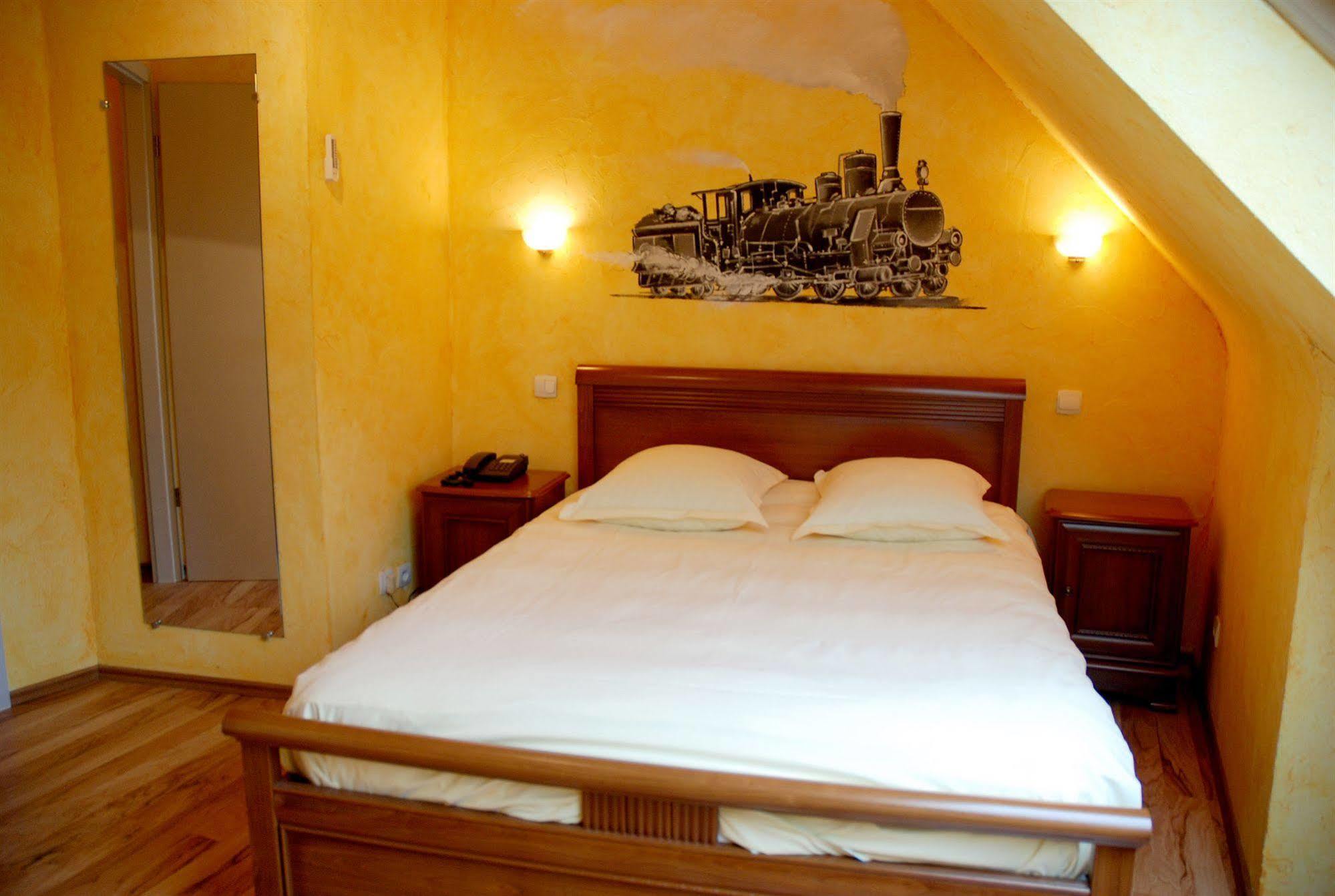 Hotel Champ Alsace Haguenau Esterno foto